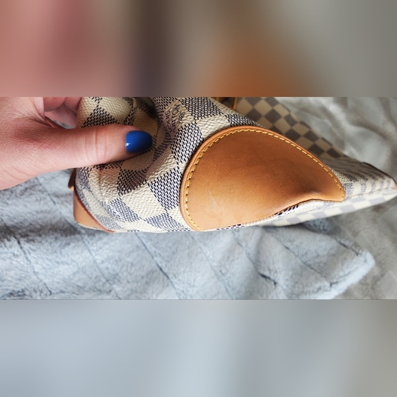 LV Hampstead Tote - Picture 8 of 17